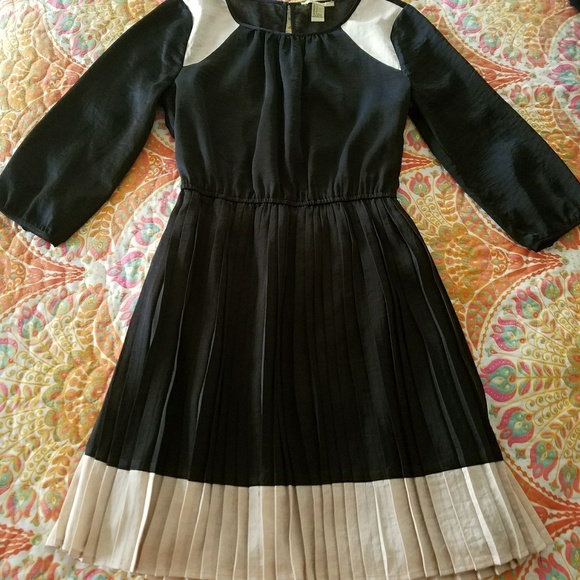 silk pleated dress - Picture 1 of 3